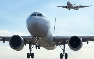 Passenger captures flight cruising right above his own in rare airplane phenomenon