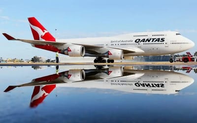 Plane enthusiast gives detailed tour of Boeing 747-400, shows what passengers don’t see