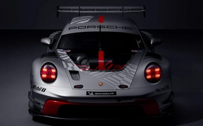 A Porsche patent reveals a drone that draws braking zones and the ideal line on the circuit