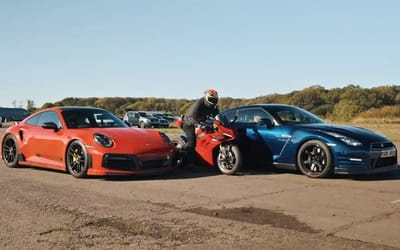 A Porsche 911 Turbo S and Nissan GT-R raced a Ducati Panigale V4S and it was a sorry sight for someone