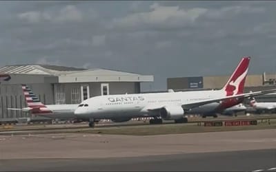 Side by side video reveals massive size difference between a Qantas Boeing 787 and everything else