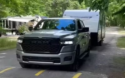 Guy tests fuel mileage of his 2025 Ram 1500 Hurricane 3.0 Turbo while towing a 6,500lb trailer