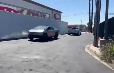 tesla-cybertruck-ram-3500-tug-of-war-2