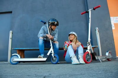 90s kids rejoice: Razor releases a new scooter and you don’t even have to use your leg to power it