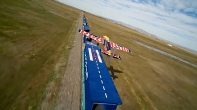 red-bull-world-first-pilot-lands-plane-and-takes-off-from-moving-train