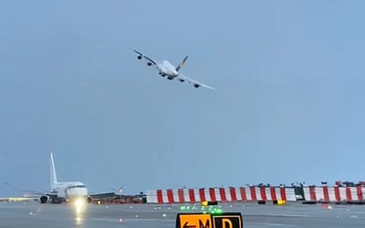 retiring-pilot-flying-airbus-a380-lax-wave-maneuver