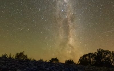 Man puts camera in river on one of the darkest places in the world to capture the full Earth rotation and it creates a stunning timelapse