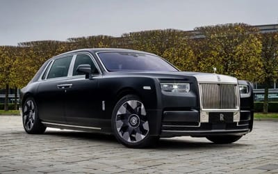 Rolls-Royce Phantom unveils a dragon-inspired car with most detailed Starlight headliner