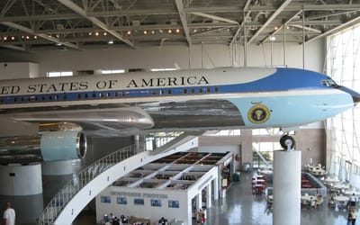 Man shows inside 1985 Air Force One in California and it’s like a museum of memories
