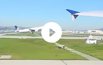 Passenger films perfectly timed synchronized parallel takeoff from San Francisco