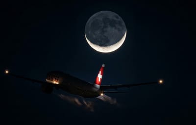 The moment a Swiss Boeing 777 at LAX lined up perfectly with the crescent moon is one of the most beautiful aviation shots ever