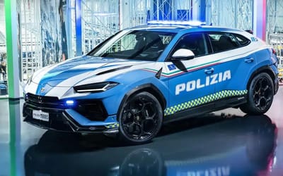 Seeing the kind of supercars the Italian cops drive will make you drool