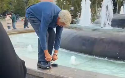Man sets Guinness World Record for smallest functional bicycle which measures just 3.34 inches and his demonstration is wild