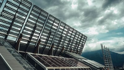 Scientists figured out how to use solar energy even in darkness and it’s surprisingly clever