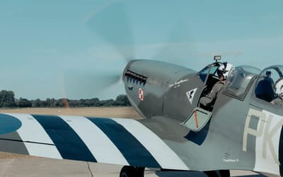 80-year-old-spitfire-stunning-ride-through-the-skies