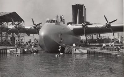 one-of-the-largest-planes-ever-made-spruce-goose