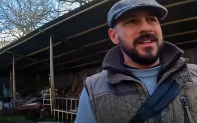 While searching an abandoned farm this guy found multiple classic cars neglected for decades
