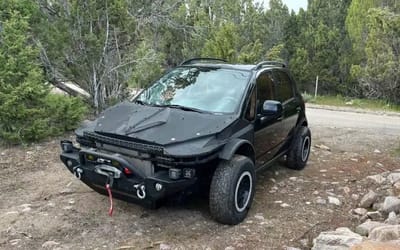 Suzuki SX4 with damaged front end gets turned into post-apocalyptic battle car