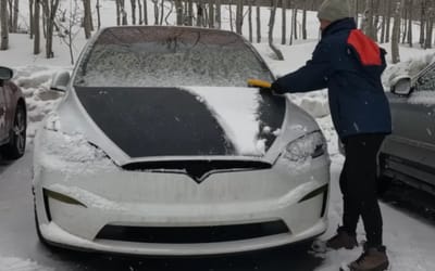 Oregon man who put his own DIY solar panels on his Tesla Model X tests how much range he can get during a snowstorm
