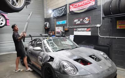 man-3d-printing-porsche-gt3-major-risk