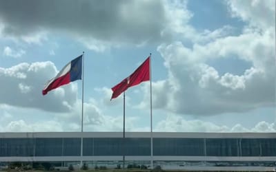 Woman shares footage of driving past Tesla’s Texas Gigafactory and it looks like she’s passing an entire city
