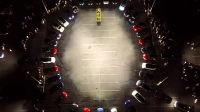 Over 150 Tesla owners gathered together in Maryland parking lot and put on an incredible light show that's stunning to watch