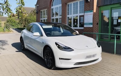 Man breaks down Tesla Model 3 costs one year into ownership then compares it to BMW 320 gas car, there's a difference of about half