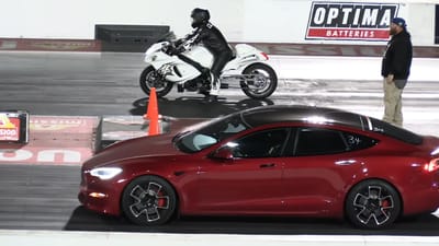 tesla-model-s-plaid-faces-off-against-suzuki-hayabusa-motorbike