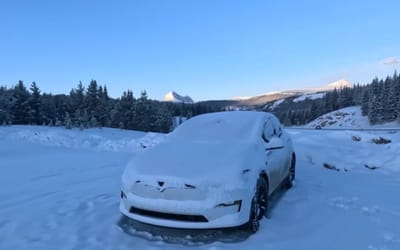 Oregon man tests how his Tesla Model X performs in the middle of a -15°F snowstorm in Colorado