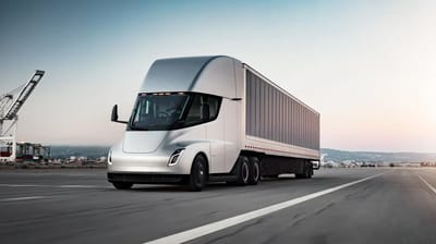 This is what truckers actually think of the Tesla electric semi truck
