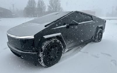 man-learns-unfortunate-lesson-after-driving-tesla-cybertruck-through-snowstorm