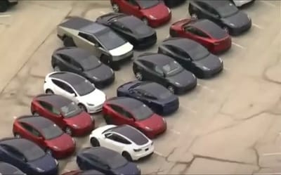 Hundreds of Teslas spotted in abandoned mall's parking lot in Missouri, and the number of cars keeps growing