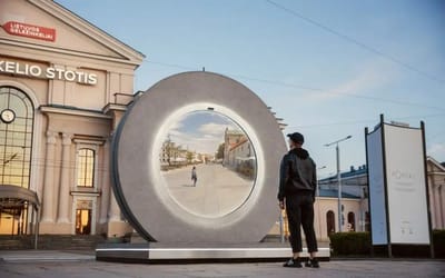 Futuristic portal in NYC connects to people in Dublin, Ireland