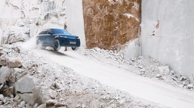 range-rover-carrara-italy-marble-quarry-off-roading