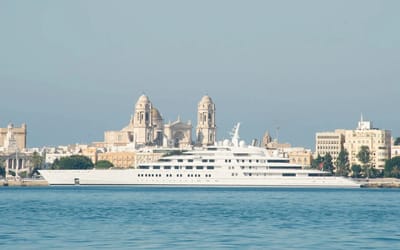 azzam-largest-superyacht-in-the-world-cost-a-fortune-to-maintain