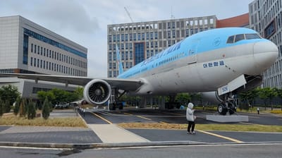 A full-size Boeing 777-200ER permanently lives parked on a university campus and this is why