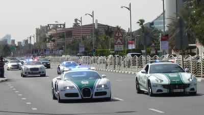 dubai-police-ferrari-bentley-bugatti-lamborghini-porsche