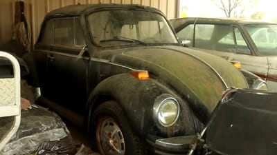 rare-volkswagen-beetle-signature-edition-rescued-from-shed