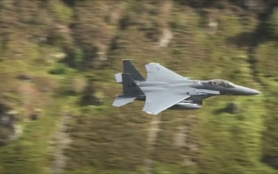F-15 pilot puts on a show for nearby hikers as they demonstrate coolest way to exit Mach Loop in Wales