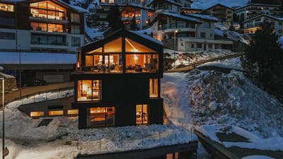Crypto millionaire uses computers mining Bitcoin to heat the swimming pool of his $45M mansion