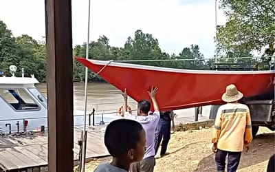 This man transformed a recycled 5,000-liter plastic water tank into an unbelievable boat