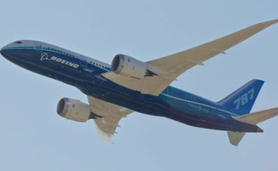 Footage above Hawaii shows what it actually looks like when a Boeing 787 plane has to dump fuel midair
