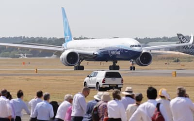 Boeing 777X pilot shows off after short landing by folding the giant plane's wingtips