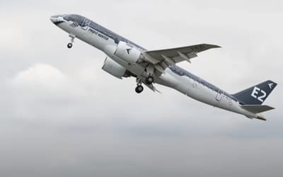 Fighter jet pilot takes the stick of an Embraer passenger plane and flies it like it's a fighter jet