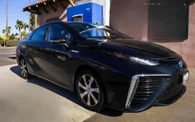 Owner of both a hydrogen powered Toyota Mirai and EV Tesla Model 3 fills them both up and compares the costs