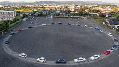 Shockwave traffic jams that form for no reason recreated for the first time and it'll change how you think about traffic