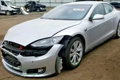 US guys repair a Tesla Model S with a salvage title but when they take it to a supercharger they fear it might be blacklisted