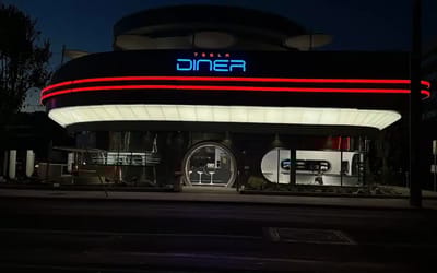 People are impressed by how burgers are presented at LA's new Tesla diner
