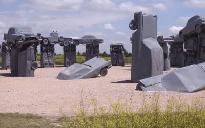 Artist turned old American cars into the Nebraskan landmark 'Carhenge,' and he had an interesting reason