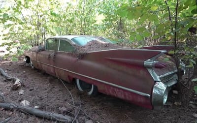 Urban explorer from Oklahoma found a drag racer’s abandoned mansion that had an extremely rare abandoned hovercar